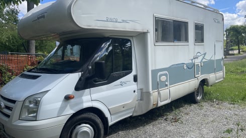 Camper spazioso e accessoriato per viaggi indimenticabili 
