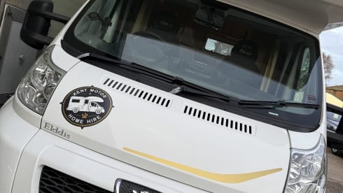 Maggie – Luxury 4 berth motorhome with solar, can be driven on a normal licence 