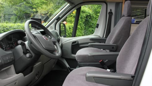 3p Knaus semi-integrated from 2010, Van TI 600 ME, 130 Multijet camper