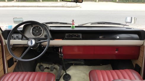 Tijdelijk onbruikbaar: Lady in Red – Nostalgic on the road