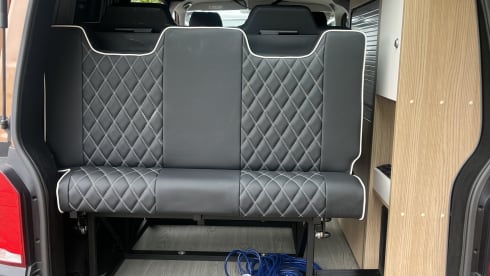 YT72KEU – 4 berth Volkswagen Campervan London - Romford