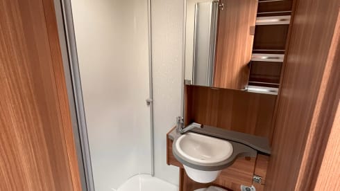 Charlie – Weinsberg CaraHome Alkoven