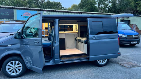 VW T6.1 Transporter with heater(great for the winter getaways!)