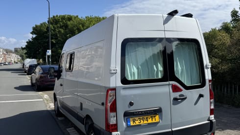 WoodenCabin on Wheels – 3p Renault campervan uit 2025 