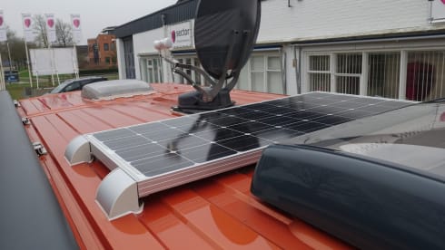 Oranje Boven – Pössl Camperbus 2 Win R Plus from 2019 with 163 HP and Euro6