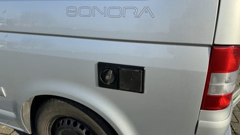 bear hunter – 4p Volkswagen California T5 bus 