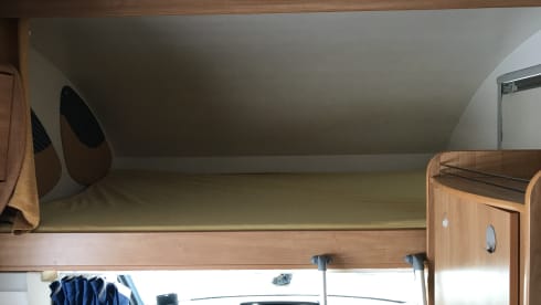 Freedom in the self-sufficient and spacious alcove mobile home