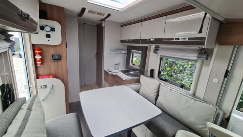 Luxurious Dethleffs Trend integrated (with level system, double air conditioning and zp)