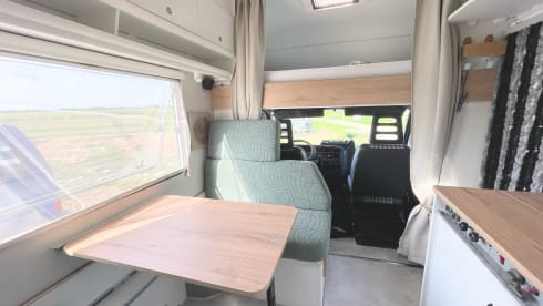 FamilyTime – 5p Knaus semi-integrated from 1996