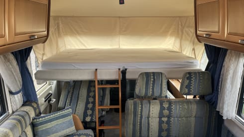 Heerlijk familie camper met grote zithoek  – 5er Hymer integriert ab 1998