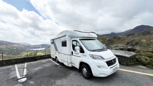 Bumble – Luxury, Warm & Comfy, Light & spacious van with 3 double beds