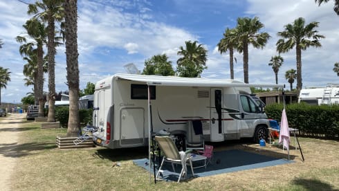 Length beds! Adria Coral S670SL new condition
