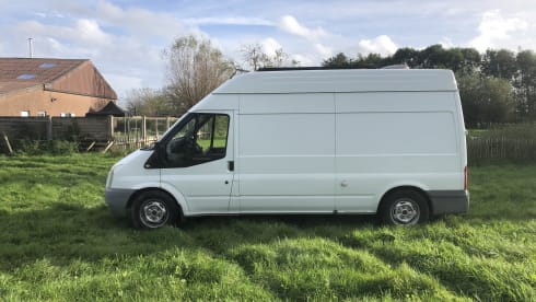 Sunny ☀️ – Off grid Ford bus