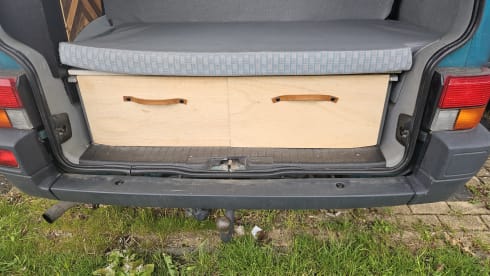 Happy place – 4p Volkswagen campervan from 1994