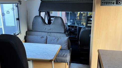 Still available for rent for these 2 weeks!!! Beautiful and spacious family camper