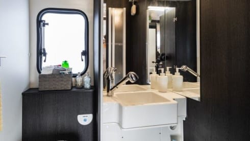 Belle – Motorhome – Sleeps 4 – Travels 4