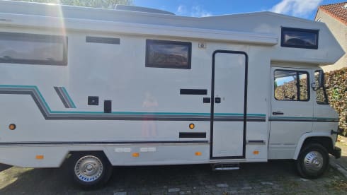 Beautiful vintage Mercedes campervan for hire with Airco