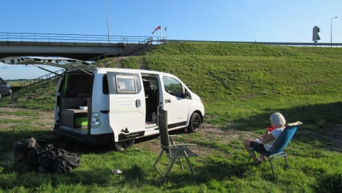 Ecamper – E-motorhome Nissan ENV200 Electric compact bus camper for 2 persons