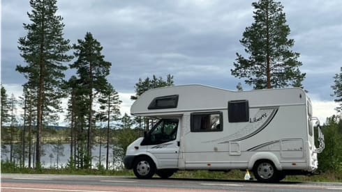 De Dolle Dwaler  – Ideal for families – spacious 6-person camper with all the trimmings