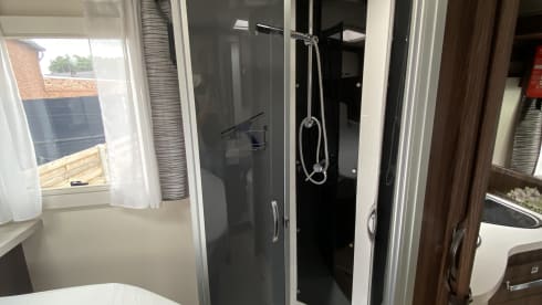 Tom / Sandra – 4p Benimar semi-integrated uit 2019