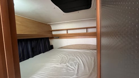 Hymer integraal B644 uit 1999 treinzit en hefbed