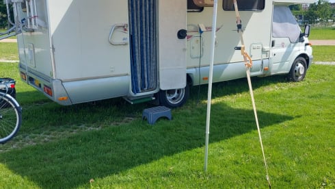 Heerlijke familie camper – 6p Ford alcove uit 2003