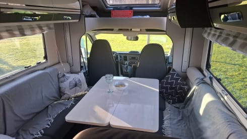 Jenny – 4p Roller Team semi-integrated from 2022