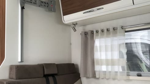 Camper 2 – Spacious and luxurious Pilote 6-person family camper with Playstation and LED TV!