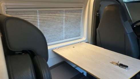 4p Peugeot bus uit 2021