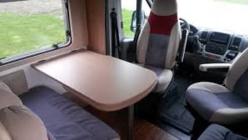 Bürstner Ixeo Quadra – Luxurious and neat 4 person Bürstner in beautiful colors