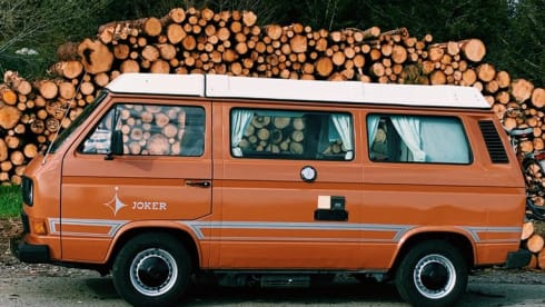 Choco! – Chocolate! Retro holiday bus for the ultimate road trip!