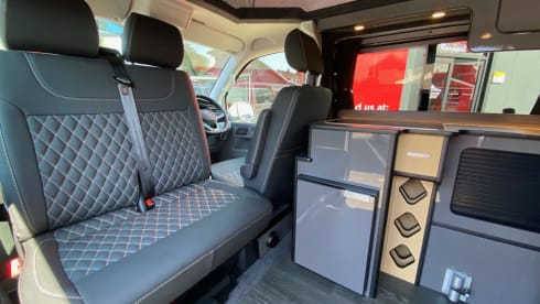 VW Campervan SWB – VW Transporter 6.1 | Camper King Brand New Conversion 