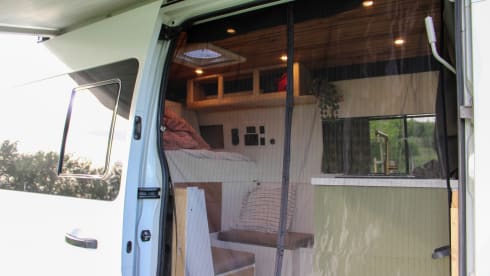 De EcoExpress – New: Luxury gas-free off-grid camper