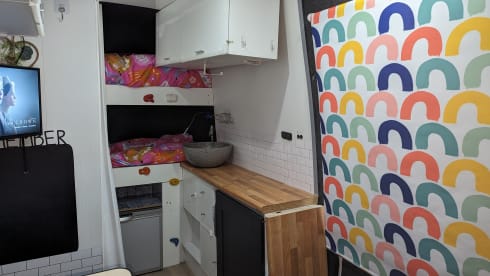 Vannie Annie – 5 berth family friendly campervan
