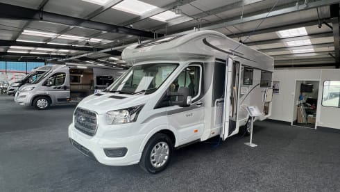 5 berth immaculate Ford Roller Team 747 Automatic new to hire October 2023