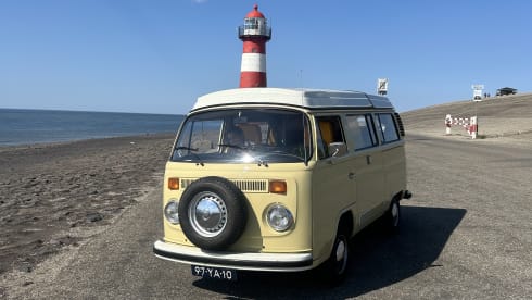 Sandy Beach Bus – 3p Volkswagen campervan from 1973