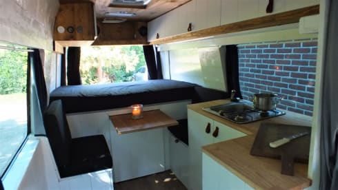 Co-Camper – Mercedes-Benz sprinter with wooden interior