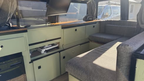 Betty – Volkswagen campervan met 2 slaapplaatsen uit 2000