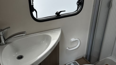 5 – Spacious and luxurious 3-person camper with lots of room to move!
