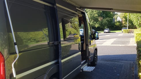 vakantiehuisje op 4 wielen – 2p Karmann bus, with air conditioning in living area