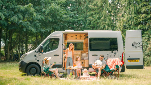Woody – Luxury 3 seat 2 berth camper fully kitted out! Itinerary planning included!