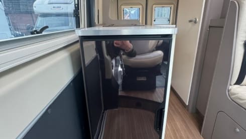 Hymer bus camper with WiFi, solar panel and length beds (2022)