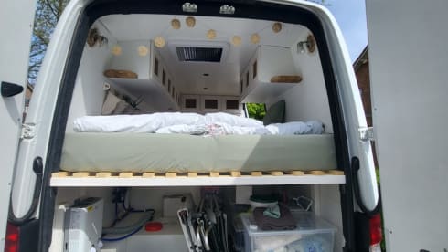 Vinnie de Ven – 2p Mercedes-Benz campervan uit 2014