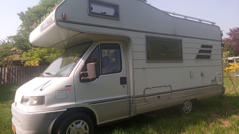 Fietsvakantie – 4-person Hymer with 2 E-Bikes
