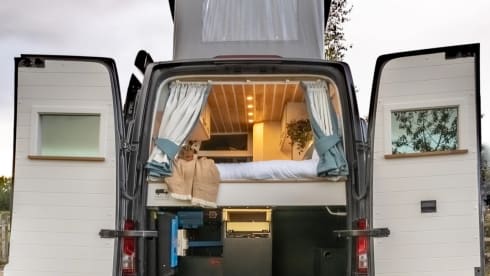 CamperHan  – CamperHan! 2020 VW Crafter, auto, newly converted 4 berth with pop top 