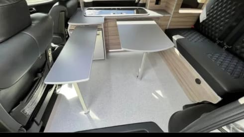 Jim – Nissan campervan met 4 slaapplaatsen uit 2009