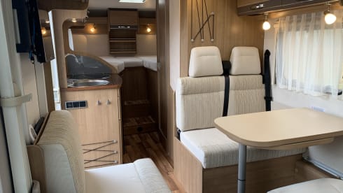 Hymer – Recent well equipped integral mobile home