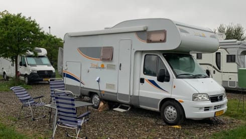 Beautiful spacious family motorhome for 6 people with air conditioning