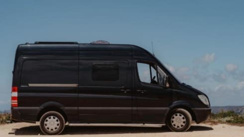 Roxy June – 2p Mercedes-Benz bus from 2011