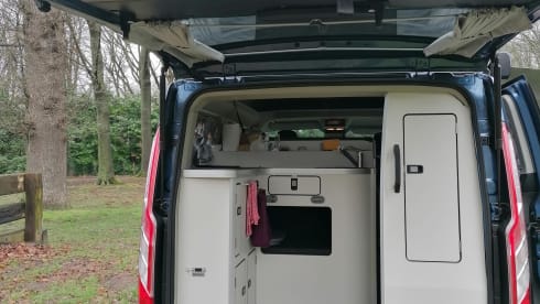 4p Ford campervan uit 2021
